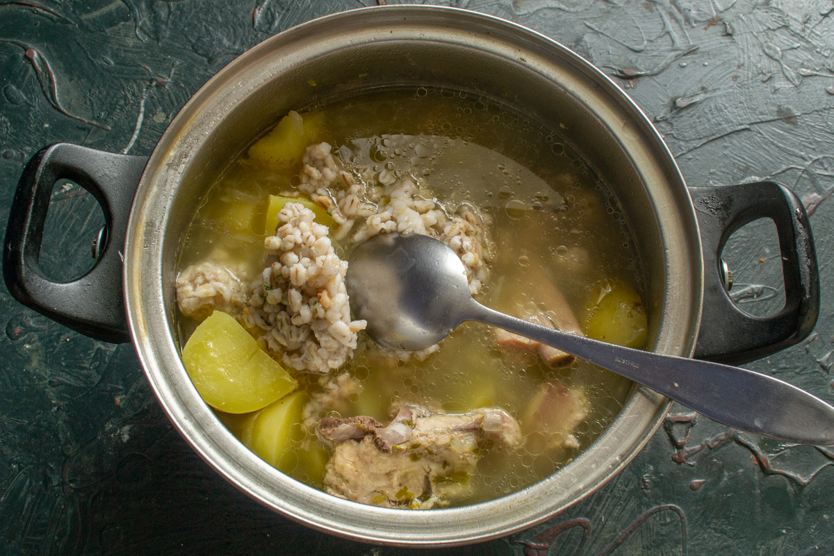 Суп с ребрышками и горошком Суп с ребрышками и горошком
