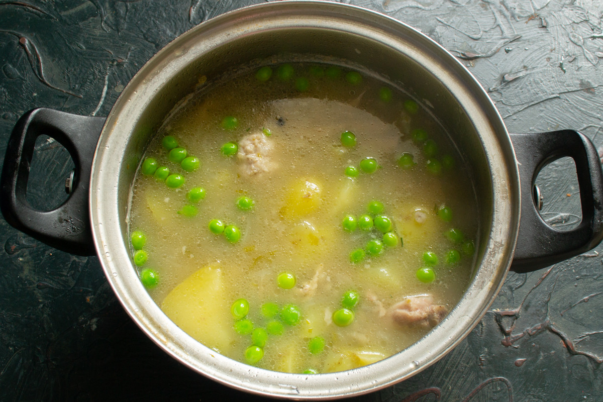 Суп с ребрышками и горошком Суп с ребрышками и горошком