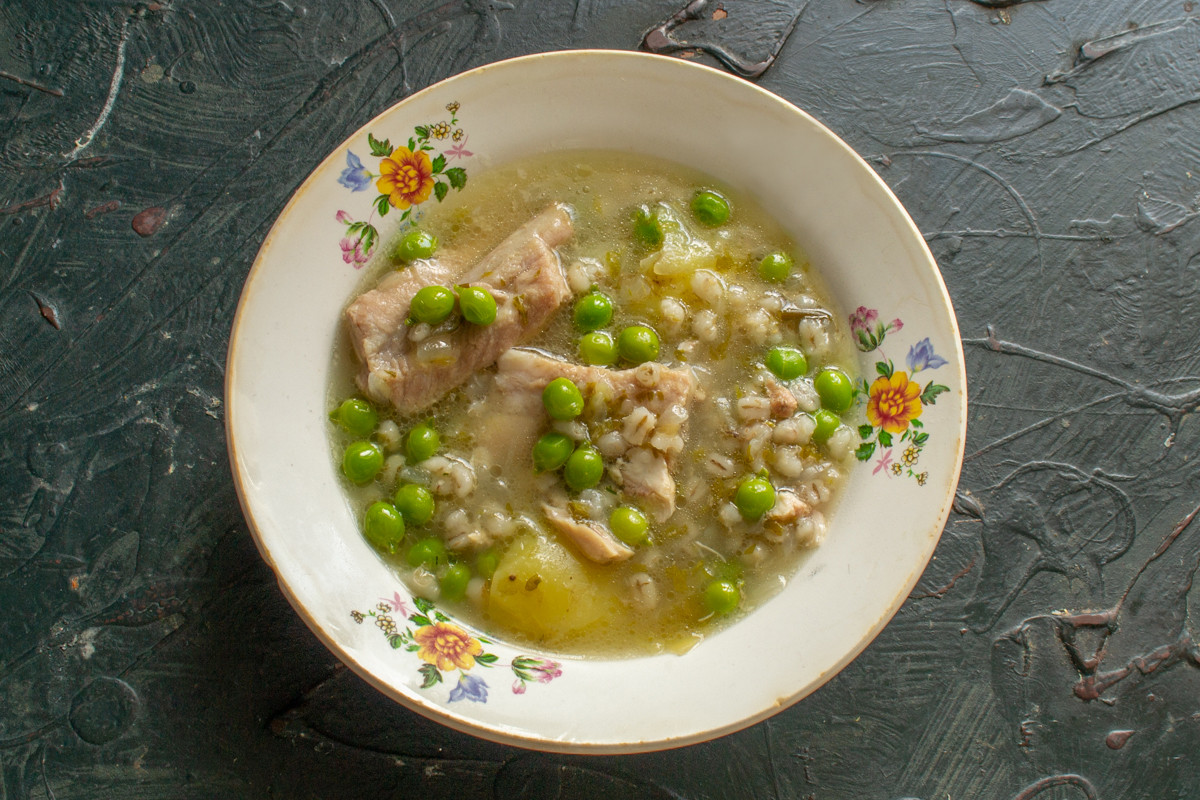 Суп с ребрышками и горошком Суп с ребрышками и горошком