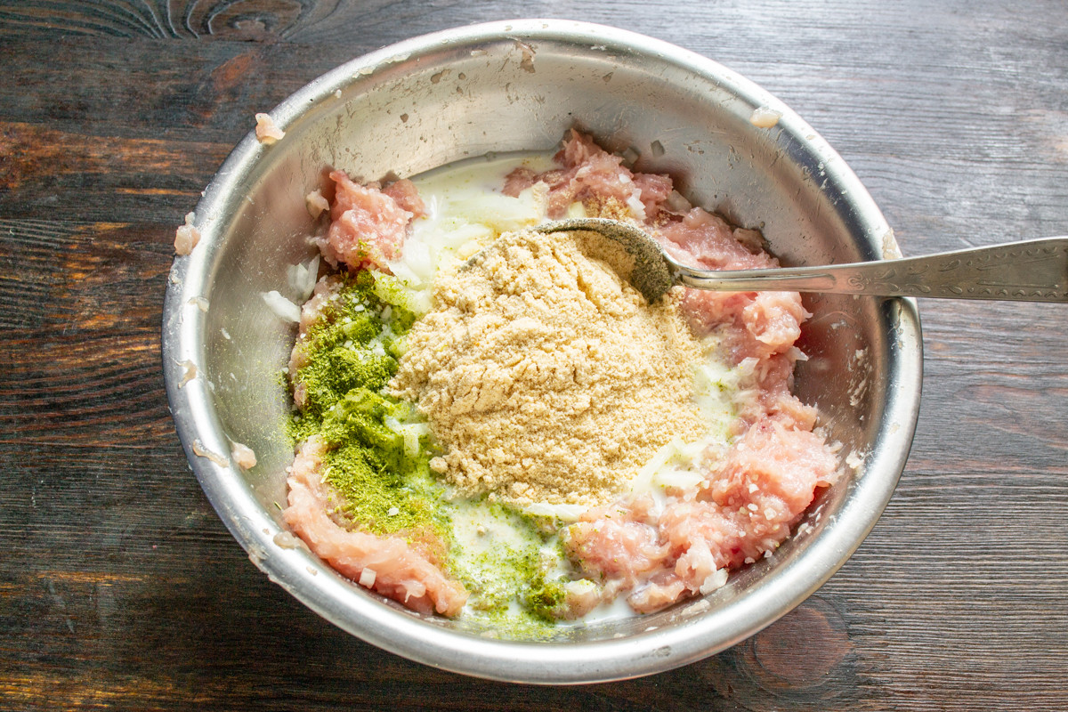 Котлеты из свинины и куриной грудки в духовке Котлеты из свинины и куриной грудки в духовке