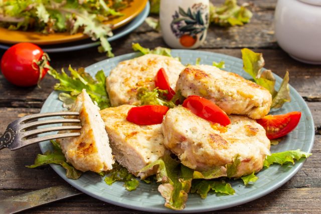 Котлеты из свинины и куриной грудки в духовке Котлеты из свинины и куриной грудки в духовке
