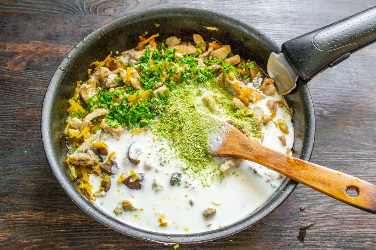Мясное рагу с грибами и сметаной Мясное рагу с грибами и сметаной