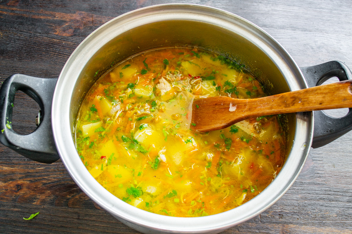 Вкусный обед за 20 минут: куриный суп с зелёным горошком Вкусный обед за 20 минут: куриный суп с зелёным горошком