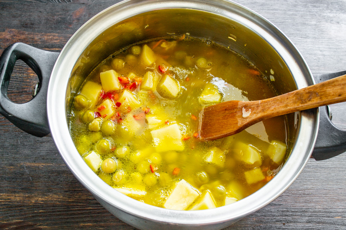 Вкусный обед за 20 минут: куриный суп с зелёным горошком Вкусный обед за 20 минут: куриный суп с зелёным горошком