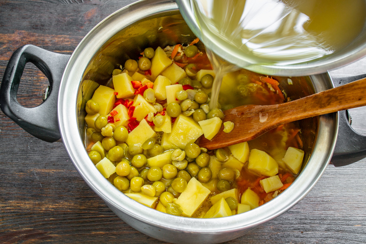 Вкусный обед за 20 минут: куриный суп с зелёным горошком Вкусный обед за 20 минут: куриный суп с зелёным горошком